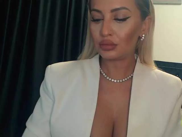 lovelyblondyx