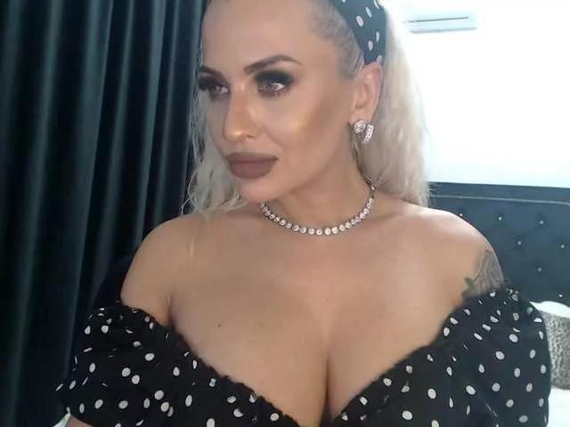 lovelyblondyx