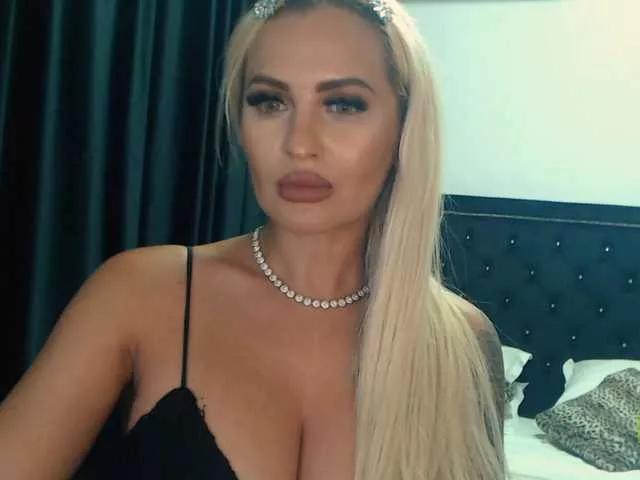 lovelyblondyx